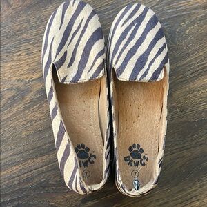 Dawgs Animal Print Casual Flats